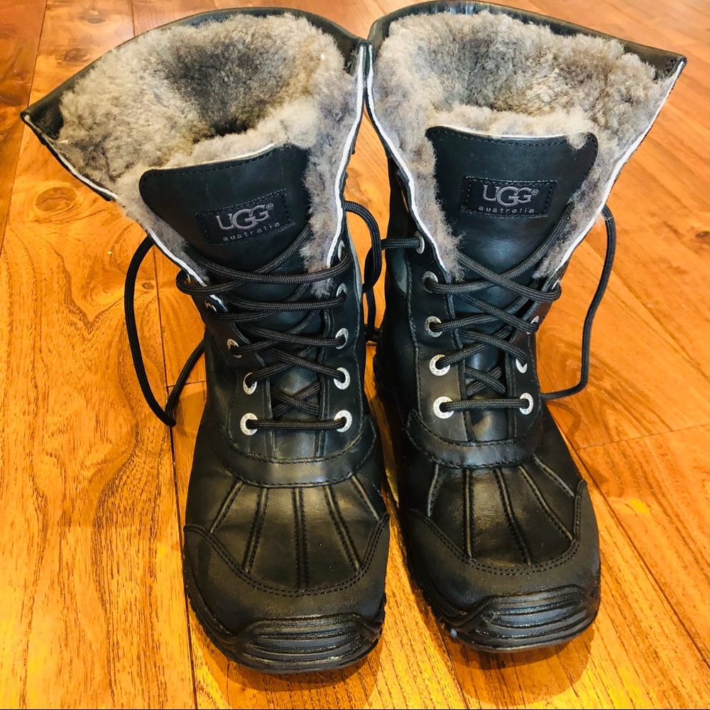 Ugg women’s Adirondack ll winter boot size 6.5 black and grey with faux fur